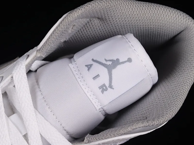 All categories Air Jordan Jordan series basketball shoes Air Jordan 1 Mid G version pure original Air Jordan 1 Mid "Vintage Grey" AJ1 Joe 1 white gray mid-top basketball shoes 554724-135